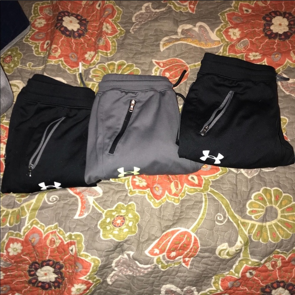 3 pair of under armor youth joggers